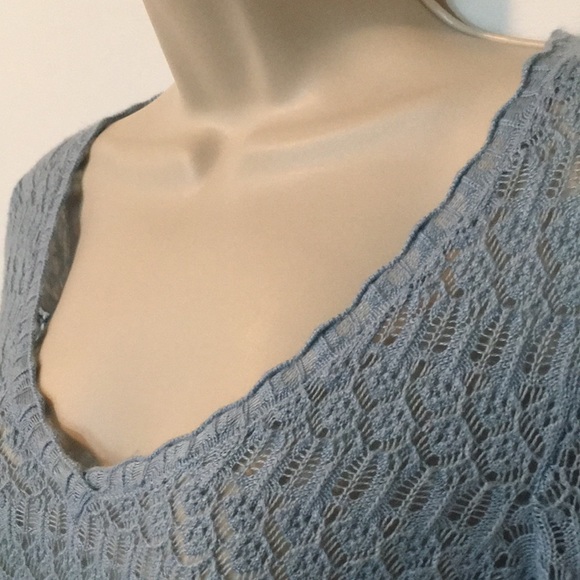 Ann Taylor open weave fitted Deep V sweater top - Picture 3 of 7